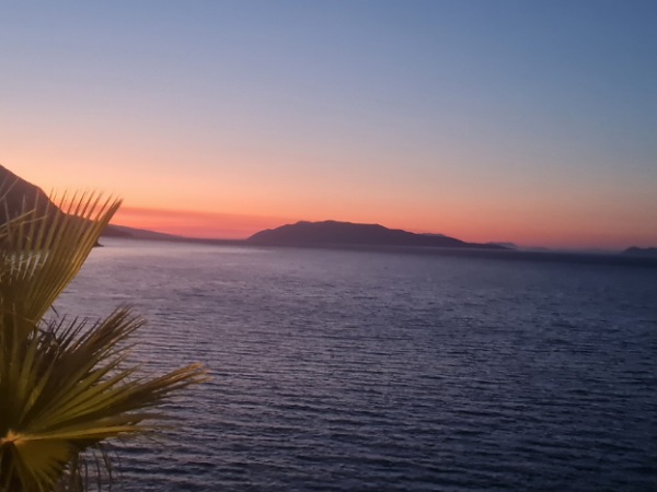 Sonnenuntergang über dem Meer. Sonnenuntergang über dem Meer.