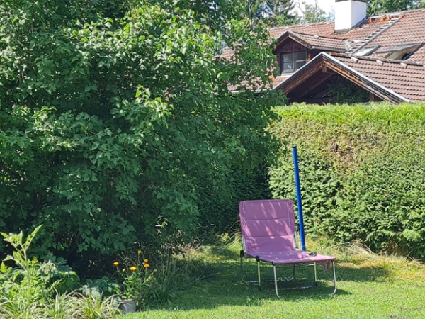 Liege im Garten Lila Liege im Grünen
