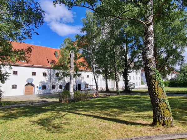 Blick auf Marienmünster Blick auf das Klostergebäude von Marienmünster Dießen