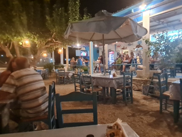 Taverne Trata in Ormos Marathoukampos Taverne am Meer